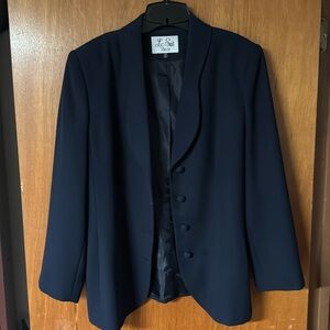 Navy Blazer and Pencil Skirt ✍🏻